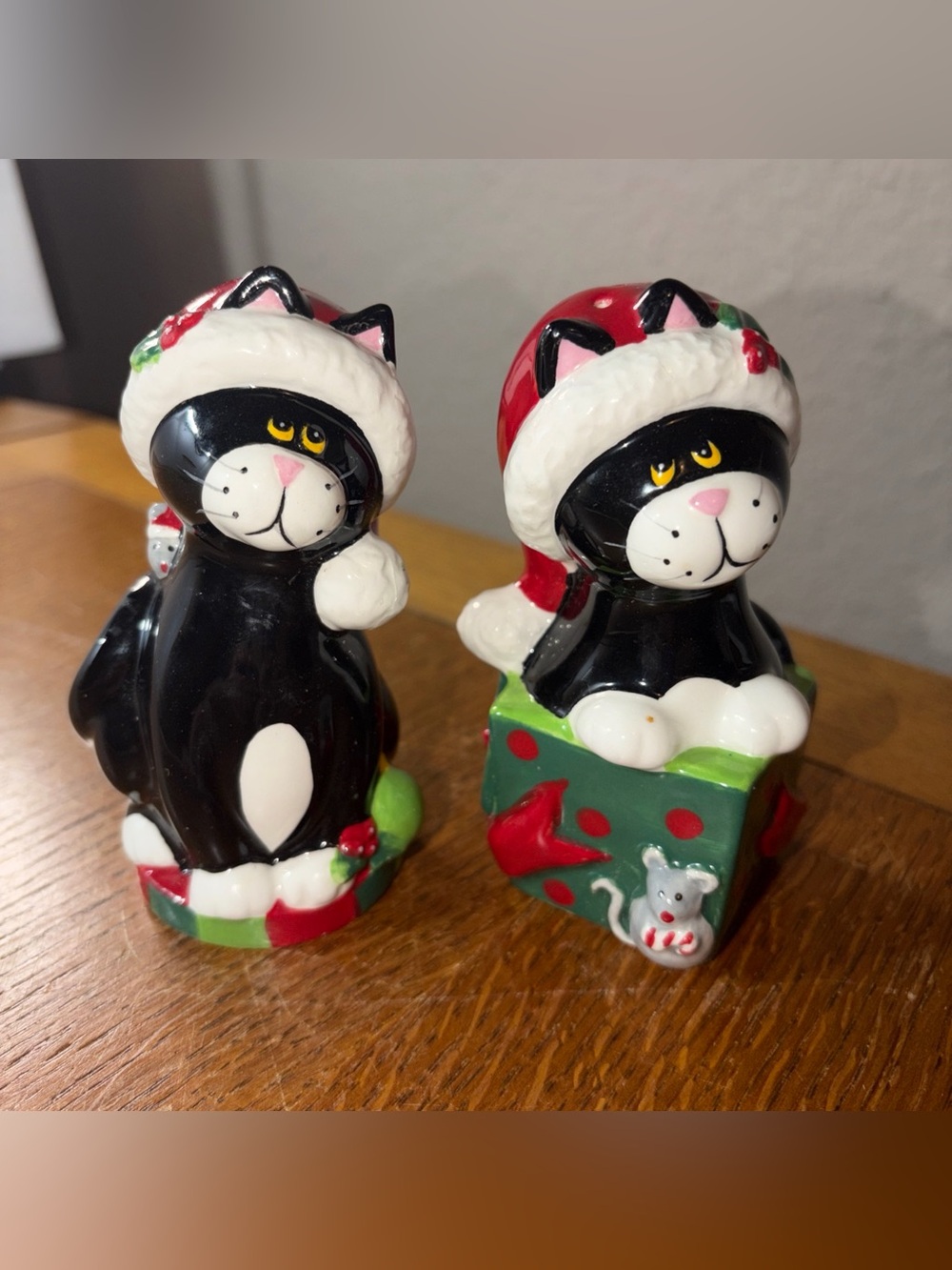 Ceramic Christmas Cat Salt & Pepper Shaker Set with Santa Hats